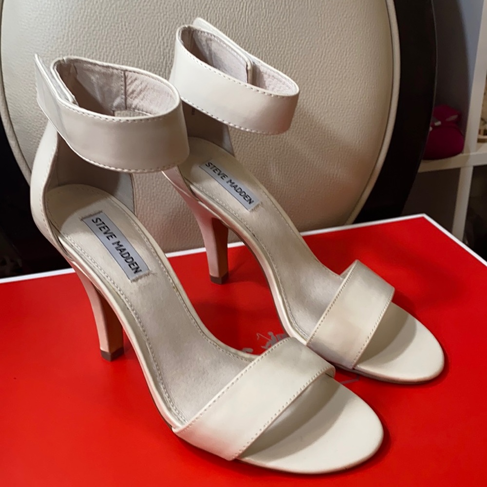 Steve Madden brand new high Heel Sandals.